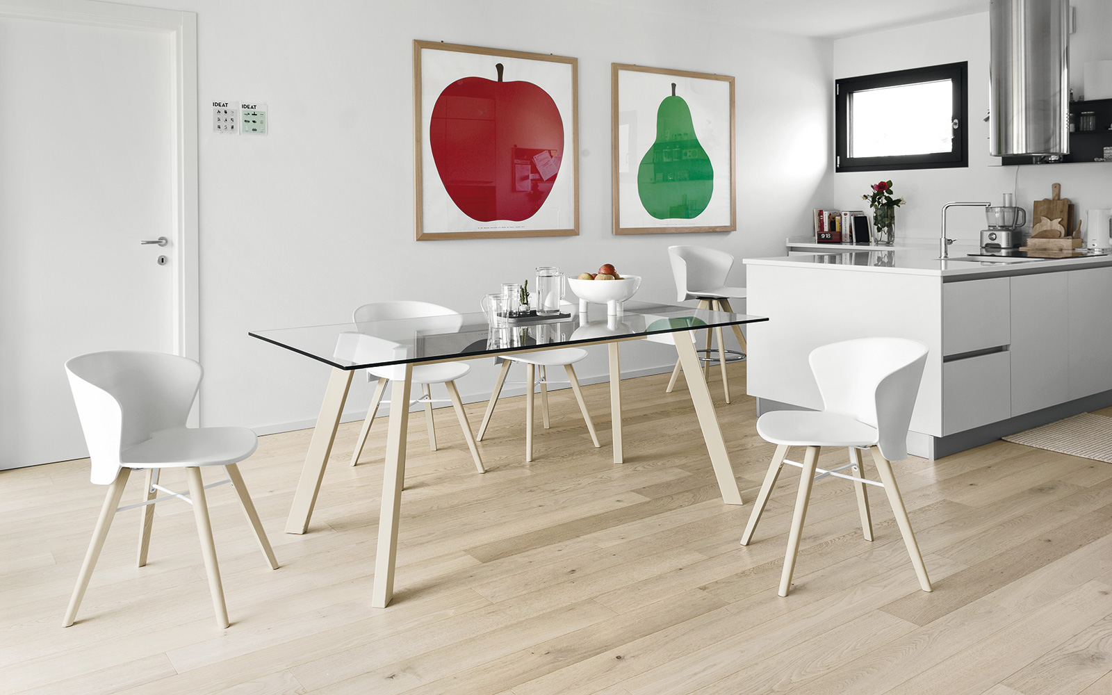 Tavolo Calligaris Paper rettangolare piano in vetro e gambe in legno di faggio